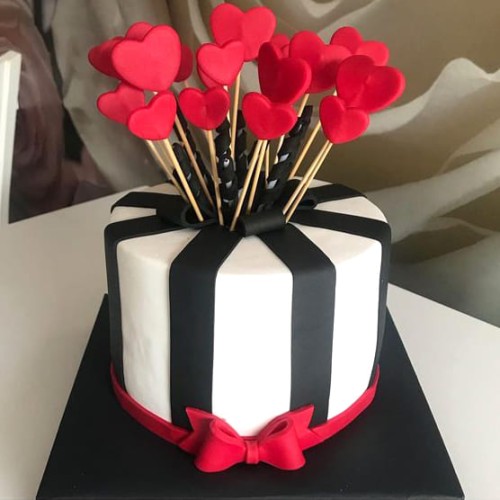 Romantic Fondant Cake Delivery in Greater Noida