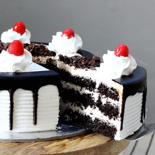 Black Forest Cake Delivery in Greater Noida