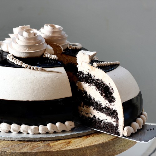 Special Chocolate Cream Cake Delivery in Greater Noida