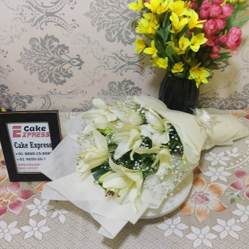 Bouquet of 5 White Lily