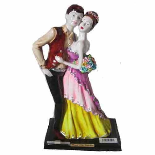 Romantic Ceramic Couple Delivery in Greater Noida