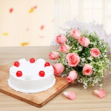 Vanilla Cake With Pink Roses