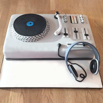 DJ Deck Fondant Cake DJ Deck Fondant Cake