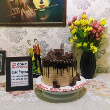 Chocolate Delight Kitkat Cake
