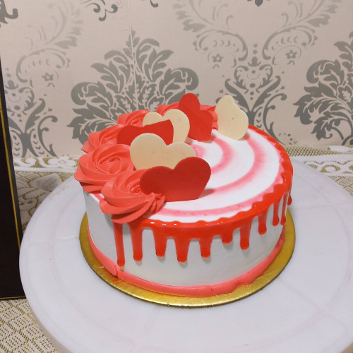 In Love Strawberry Cake Delivery in Greater Noida