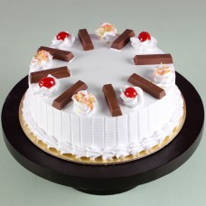 KitKat Vanilla Cake