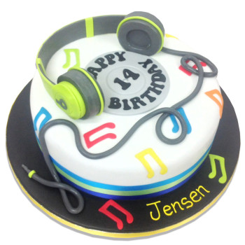 Beats Heaphones Fondant  Cake