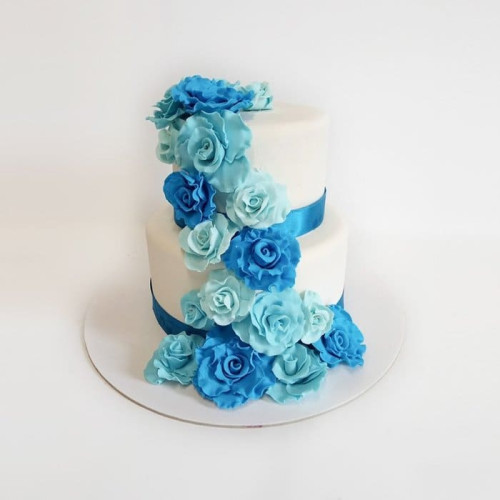 White Rose Floral Fondant Cake Delivery in Greater Noida